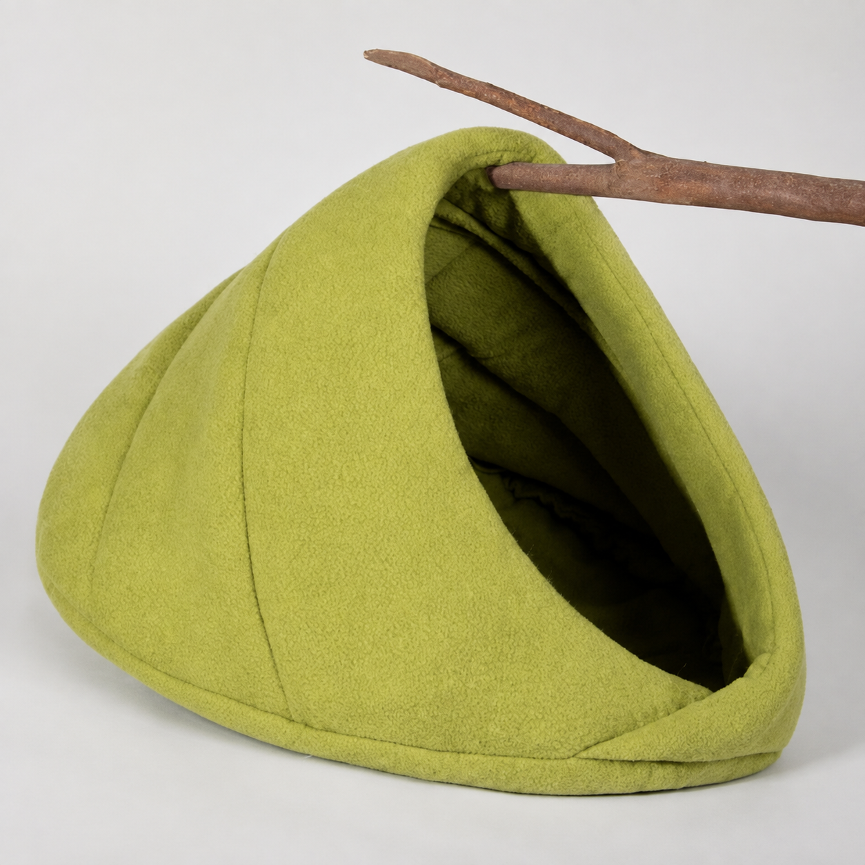 Cosy Cat Cave Bed | Soft Fleece Lining | Indoor Hideaway for All Seasons