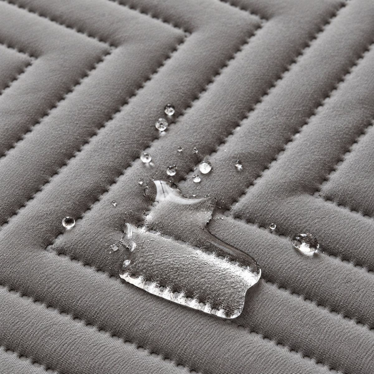 Waterproof Sofa Cover | Scratch-Resistant & Non-Slip | Herringbone Quilting