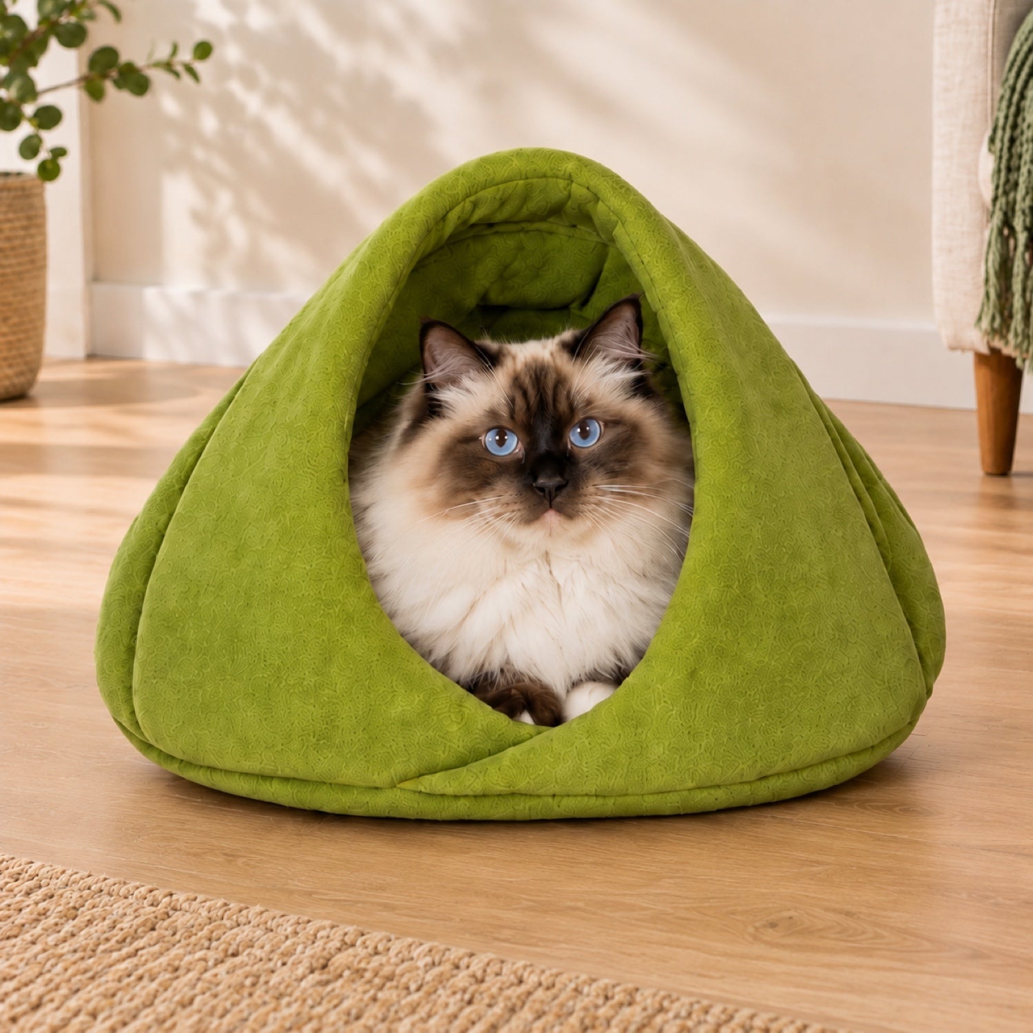 Cosy Cat Cave Bed | Soft Fleece Lining | Indoor Hideaway for All Seasons