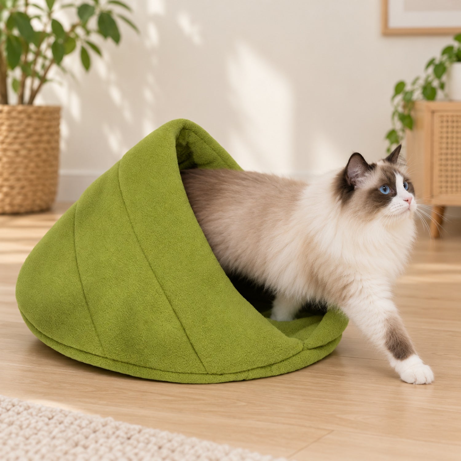 Cosy Cat Cave Bed | Soft Fleece Lining | Indoor Hideaway for All Seasons