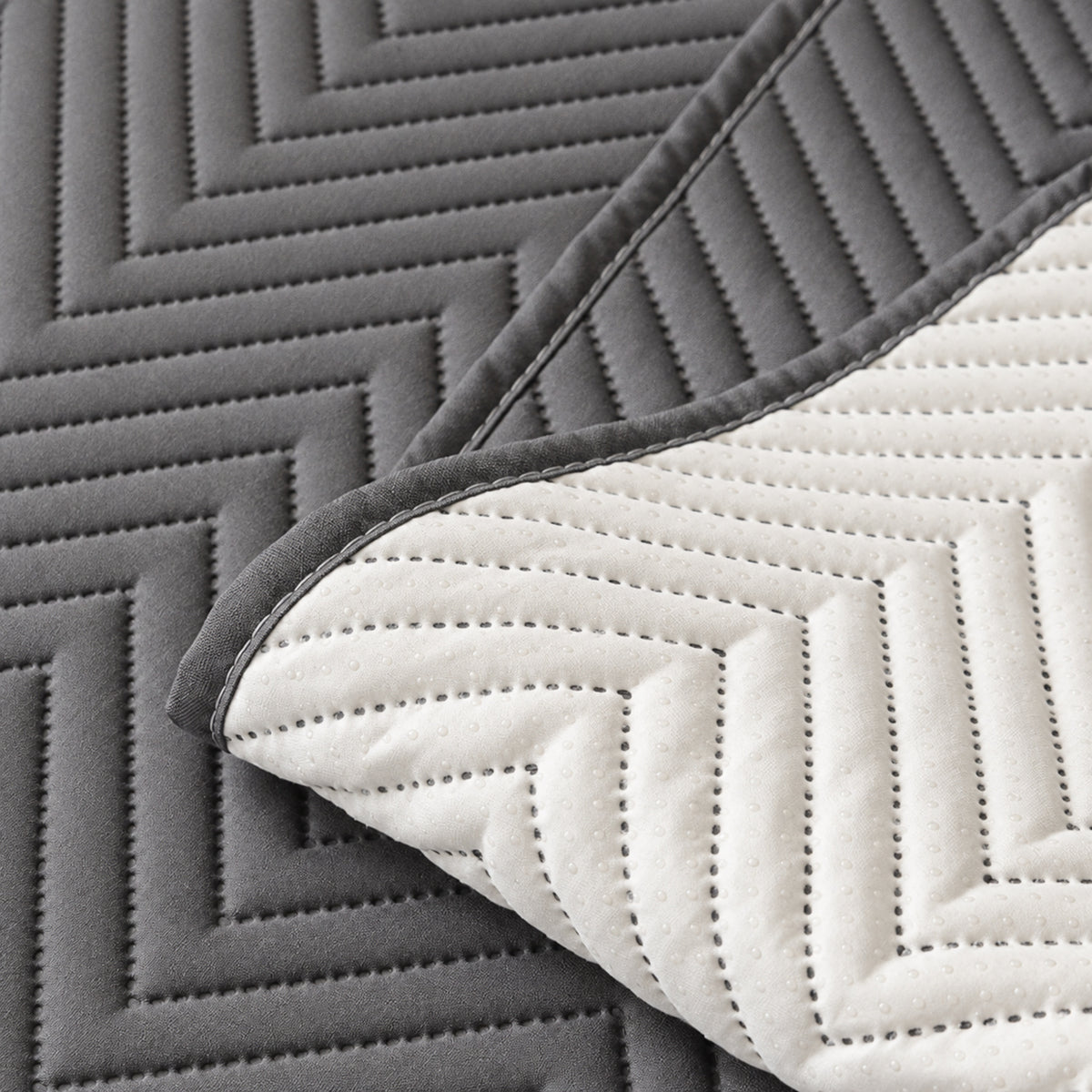 Waterproof Sofa Cover | Scratch-Resistant & Non-Slip | Herringbone Quilting