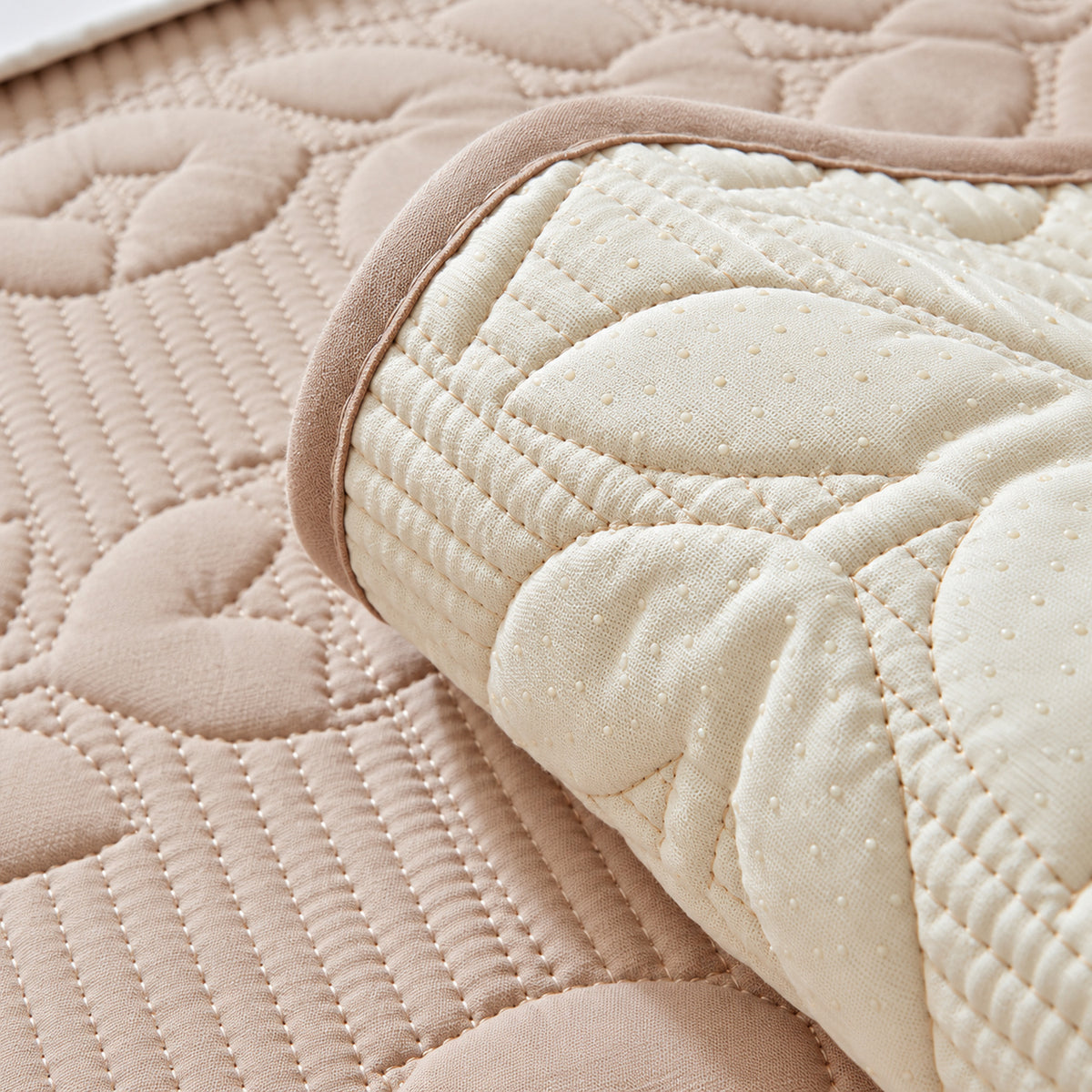 Leafy Vine Sofa Cover | Quilted Cotton | Non-Slip Sofa Protector