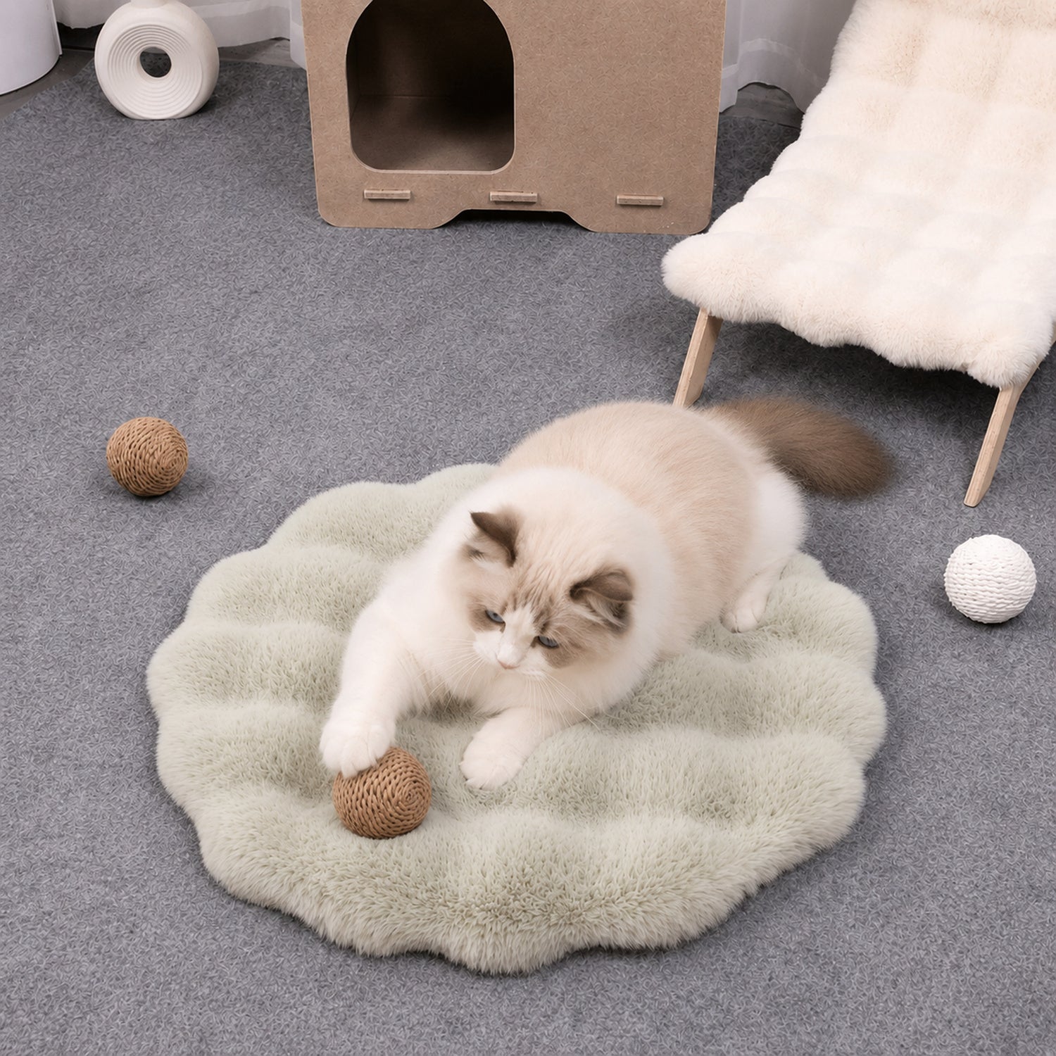 Flower Pet Mat | Thick Plush Round Bed | Washable Anti-Slip Cushion for Cats & Dogs